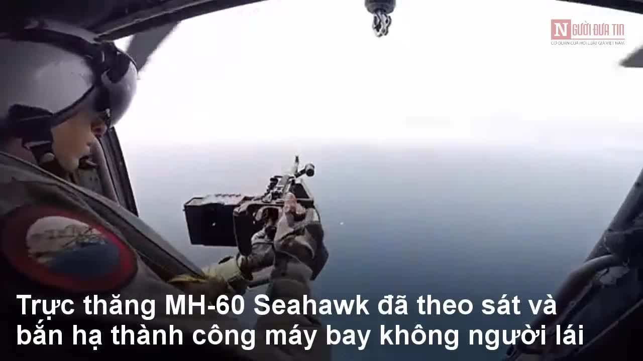 Xem trực thăng MH-60 bắn hạ máy bay không người lái 
