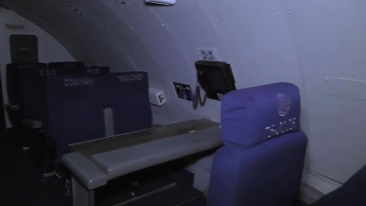 Clip: Khám phá bí mật bên trong máy bay “Ngày tận thế” E-4B của Mỹ