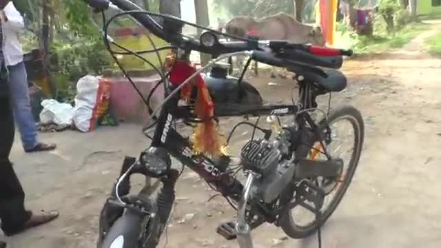 Video: Cận cảnh chiếc xe đạp chạy bằng xăng được chế tạo từ cậu học sinh 14 tuổi