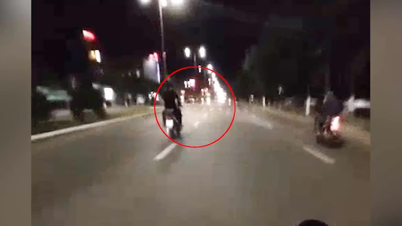 Băng qua đường bất cẩn, người đàn ông bị xe máy tông chết tại chỗ