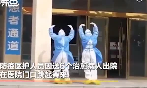 Video: Bác sĩ múa ba lê ăn mừng bệnh nhân khỏi bệnh Covid-19