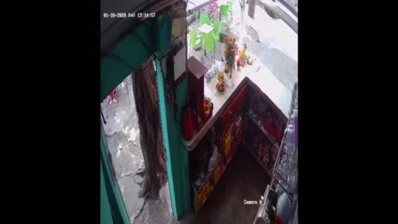 Video: Nghi can Thành Em vào quán cà phê lấy trộm 145 triệu đồng của chủ quán