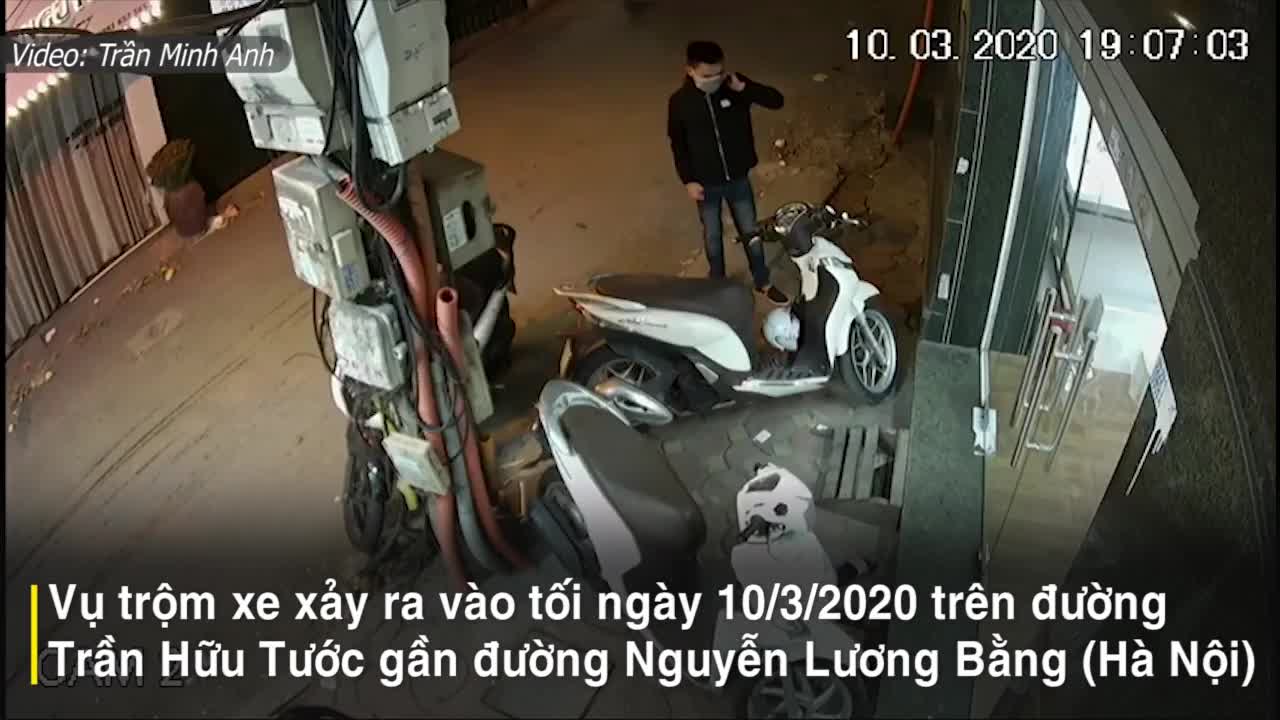Vờ nghe điện thoại, nam thanh niên trộm xe SH nhanh như chớp giữa phố Hà Nội