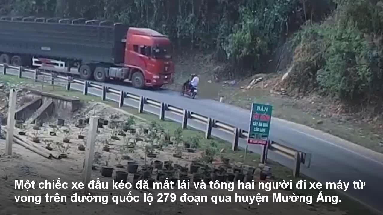 Xe đầu kéo mất lái tông chết 2 người ở Điện Biên