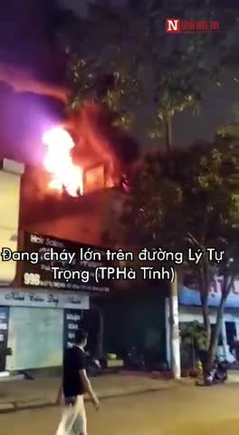 Hà Tĩnh: Đang cháy lớn tại trục đường Lý Tự Trọng
