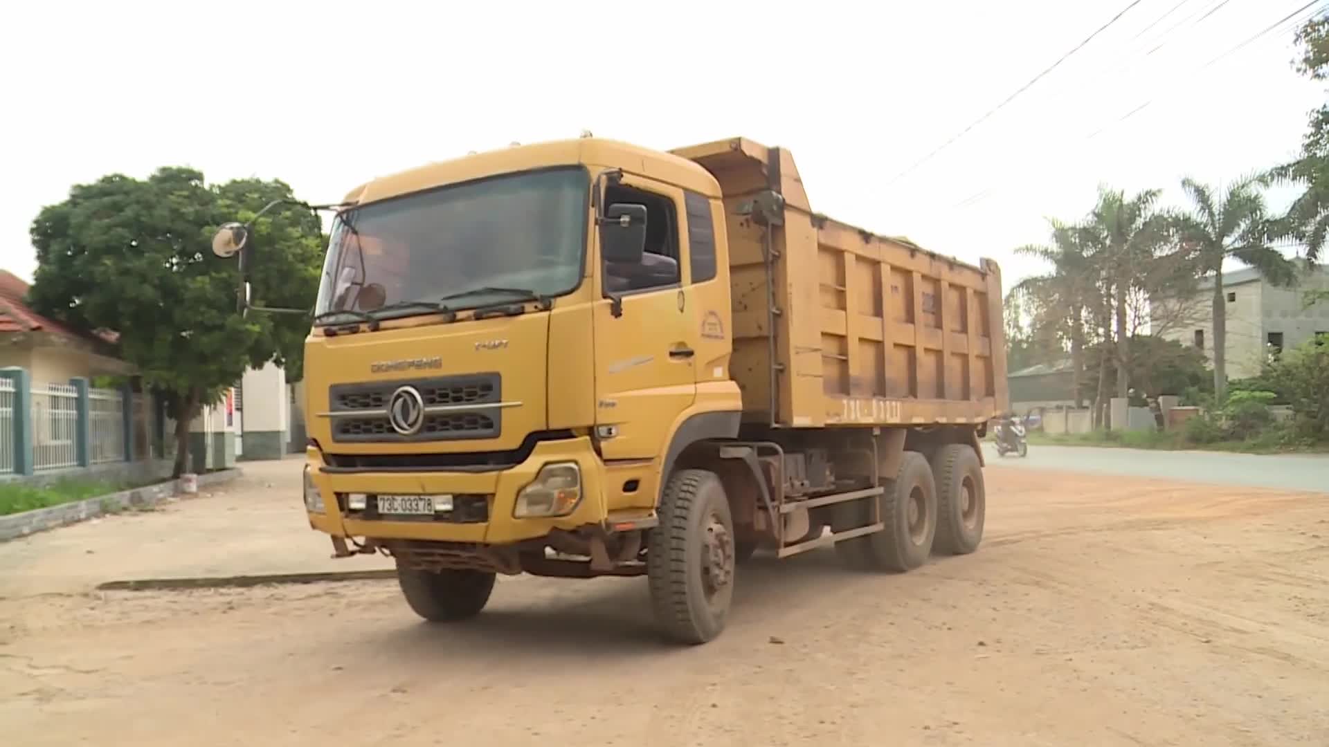 CSGT Quảng Bình tổng kiểm soát xe tải, xe chở vật liệu nội tỉnh 
