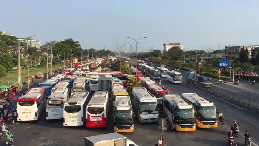 Clip tập trung đông trước cổng công ty PouYuen Việt Nam