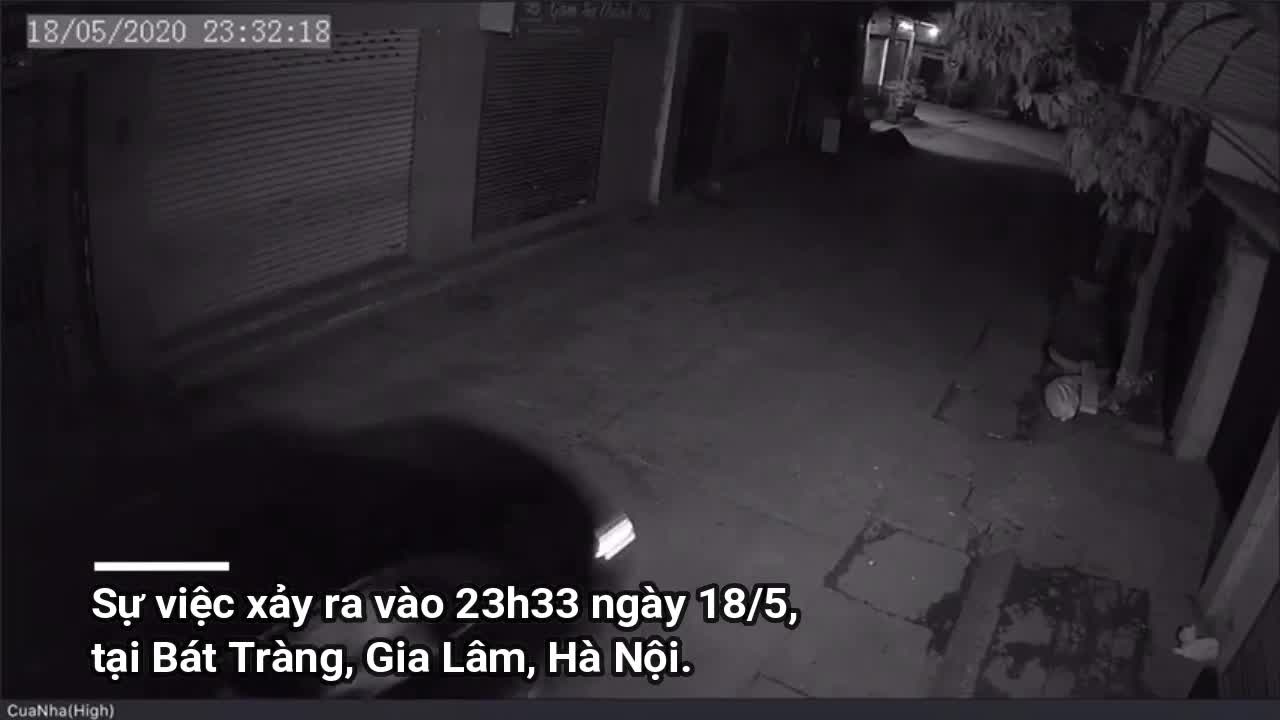 Nhóm thanh niên đi Mercedes dùng súng bắn trộm mèo giữa phố Hà Nội