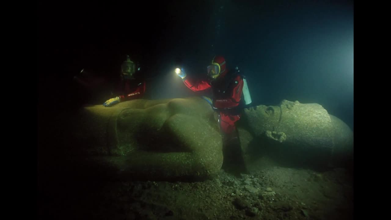 những người thợ lặn khám phá thành phố cổ 1.200 tuổi