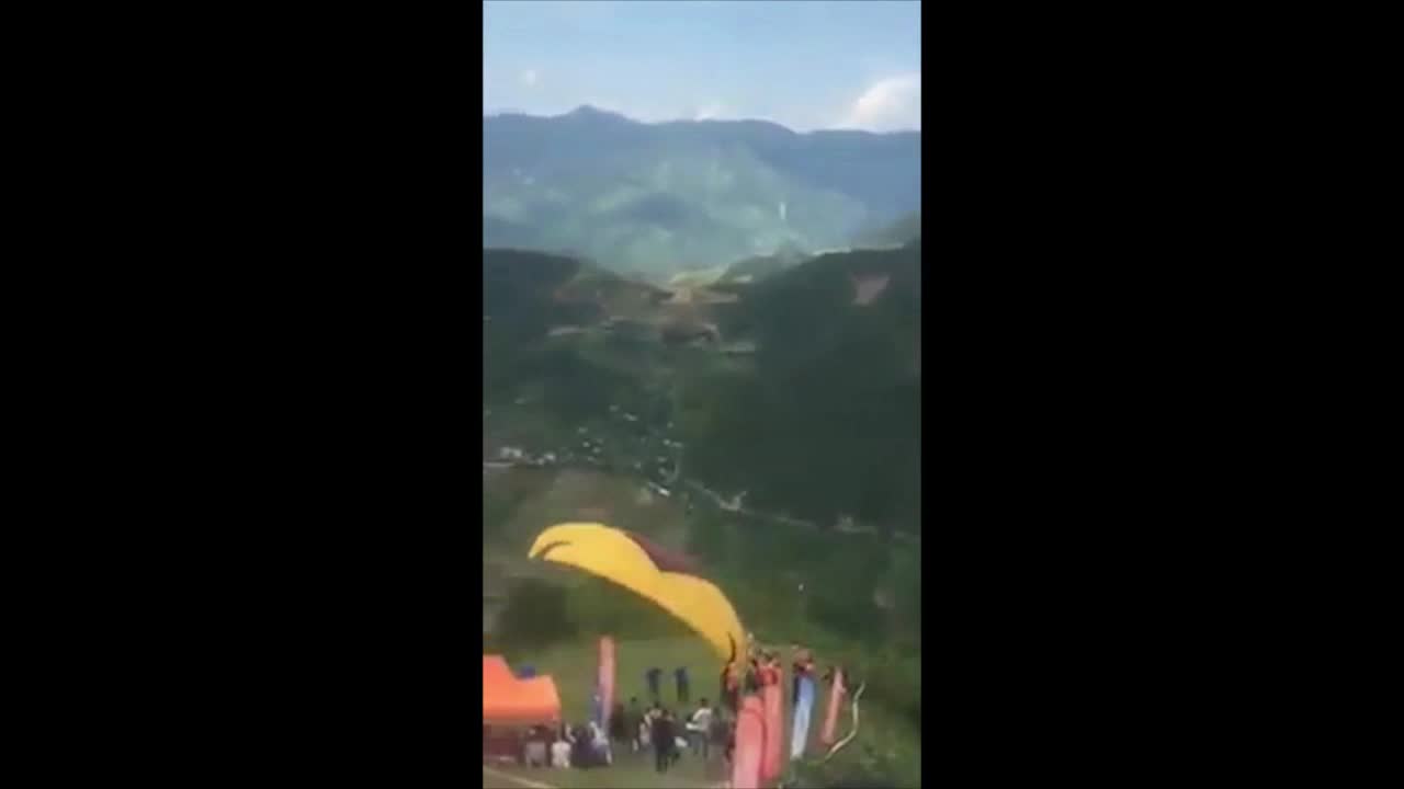 Chơi dù lượn, phi công người Nga rơi từ độ cao 20m xuống vực ở Yên Bái
