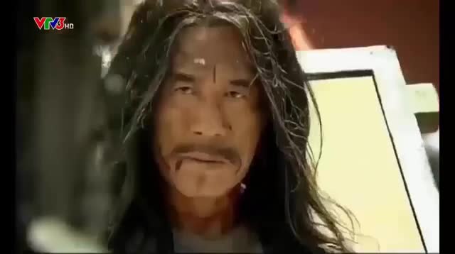 Ngụy Trung Hiền bị hành thích trong phim Thiên hạ.