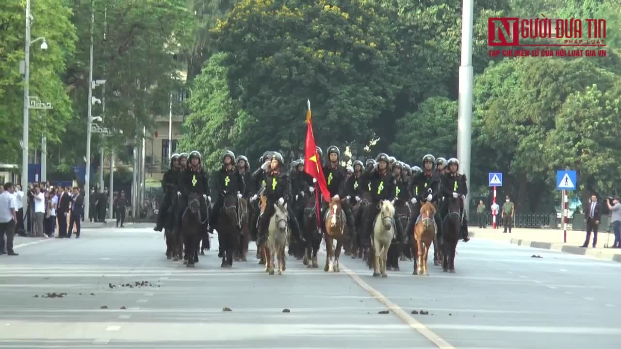Clip: Ấn tượng hình ảnh Cảnh sát cơ động kỵ binh diễu hành ra mắt